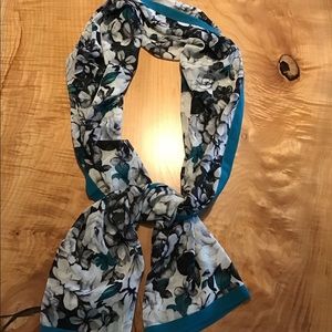 WH/BM Oblong Black and White Rose Print Scarf 72”